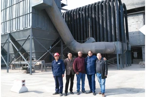 公司组织大型团建活动：秋游长江边，员工团建其乐融融